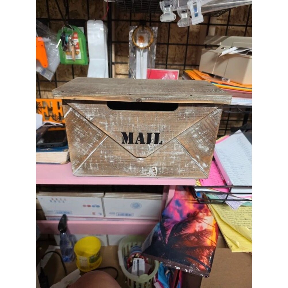 Wood mail box with lid